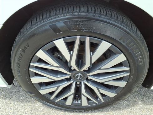 Used 2025 Nissan Altima 2.5 SV FWD image 10