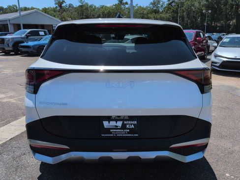 Certified 2025 Kia Sportage LX FWD image 6