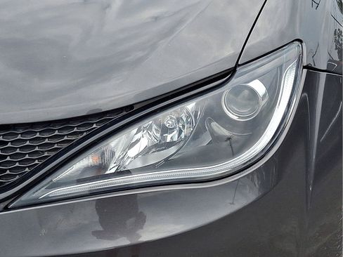 Used 2020 Chrysler Pacifica Limited w/ Advanced Safetytec Group FWD image 13