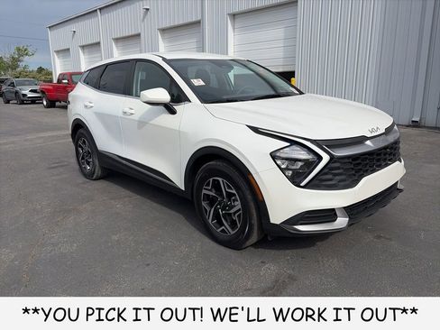 Used 2023 Kia Sportage LX image 1