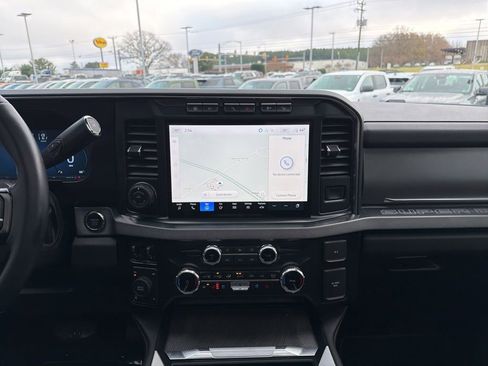 Certified 2024 Ford F250 Platinum image 30