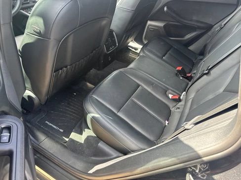 Used 2025 Porsche Macan Turbo AWD/4WD image 7