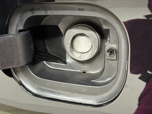 Used 2021 Chevrolet Traverse RS image 16