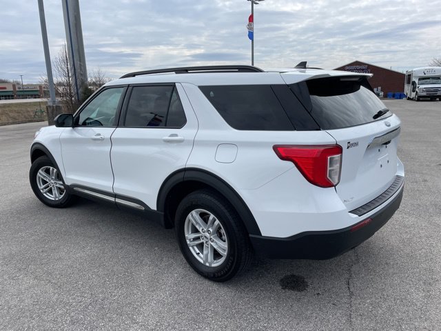 Used 2023 Ford Explorer XLT AWD/4WD image 6