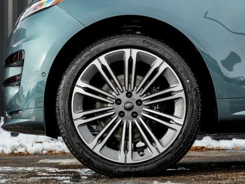 New 2025 Land Rover Range Rover Sport Dynamic SE image 4