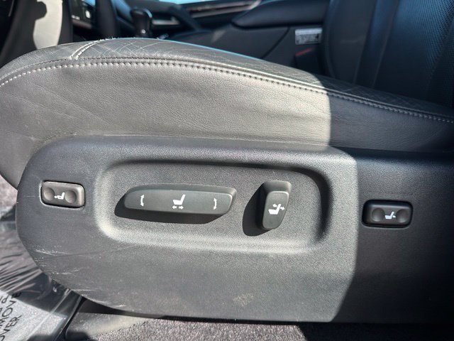 Used 2017 Lexus LX 570 4WD w/ Luxury Package image 18