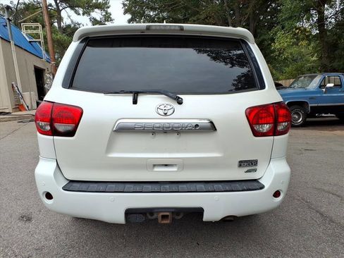 Used 2011 Toyota Sequoia Platinum image 4