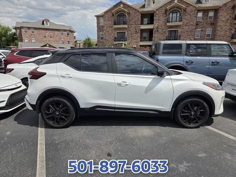 Used 2024 Nissan Kicks SR w/ SR Premium Package FWD image 3