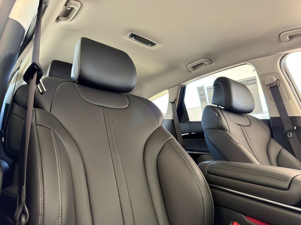 New 2026 Genesis GV80 2.5T RWD image 17