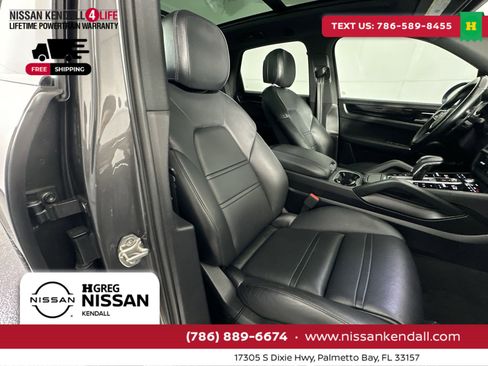 Used 2020 Porsche Cayenne S image 31