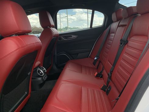 Used 2022 Alfa Romeo Giulia Veloce RWD image 17