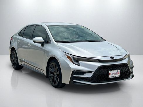 Used 2023 Toyota Corolla SE FWD image 3