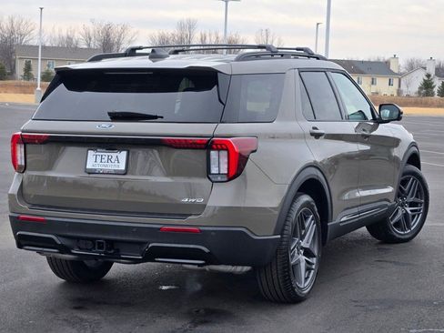 New 2026 Ford Explorer ST-Line w/ ST-Line Street Pack image 12