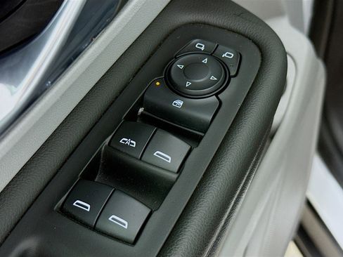 Used 2024 GMC Terrain SLT image 20