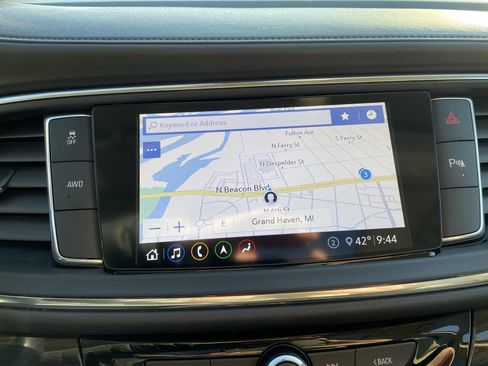 Used 2021 Buick Enclave Essence image 23