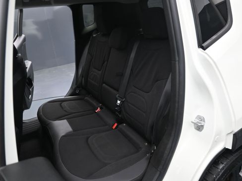 Used 2017 Jeep Renegade Altitude FWD image 23