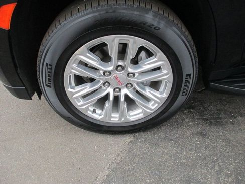 Used 2021 GMC Yukon XL SLT w/ SLT Premium Package image 14