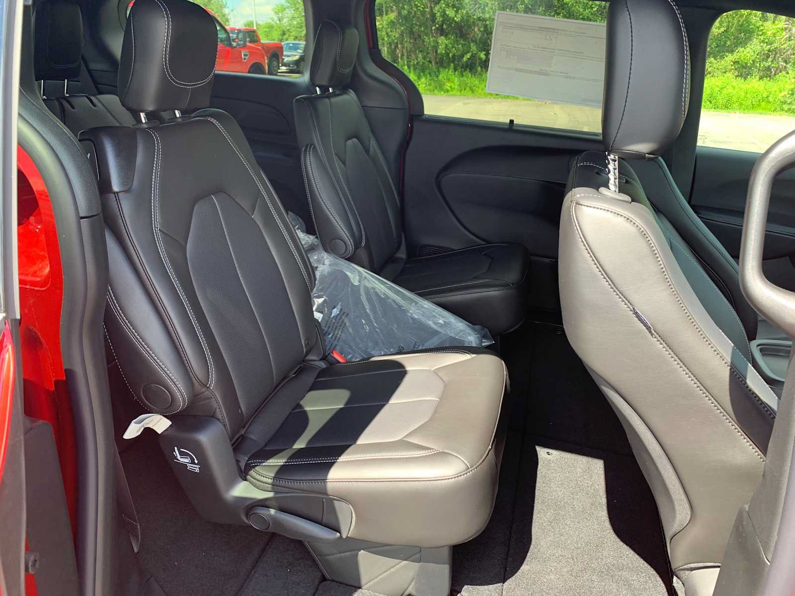 New 2027 Chrysler Pacifica Select FWD image 19