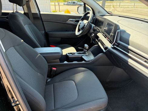 Used 2025 Kia Sportage LX FWD image 36