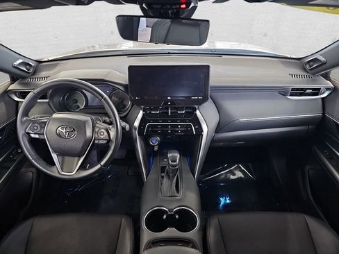 Used 2021 Toyota Venza image 9