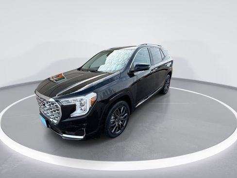 Used 2023 GMC Terrain Denali w/ Black Diamond Edition image 4