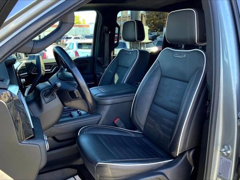 Used 2024 GMC Sierra 2500 AT4X image 25