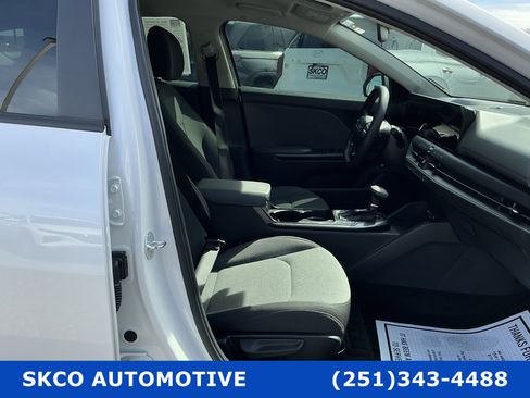 Used 2025 Kia K4 LXS image 13