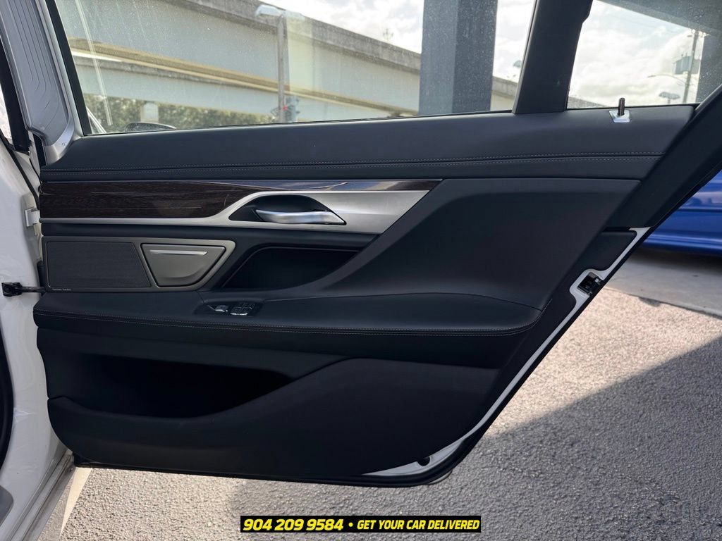 Used 2020 BMW 750i xDrive w/ Executive Package AWD/4WD image 25