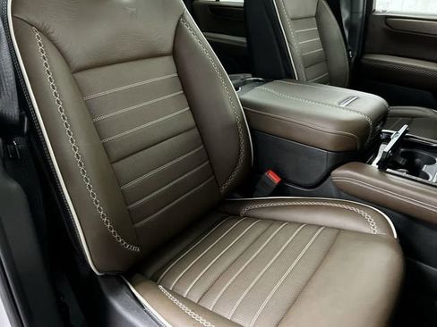 Certified 2025 GMC Yukon XL Denali Ultimate AWD/4WD image 29