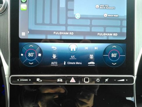 Used 2024 Mercedes-Benz GLC 300 SUV image 43