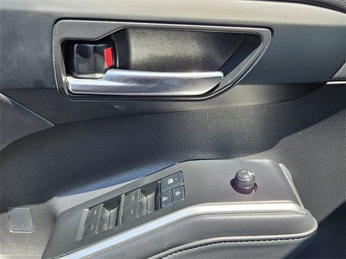 Used 2022 Toyota Highlander XLE image 34