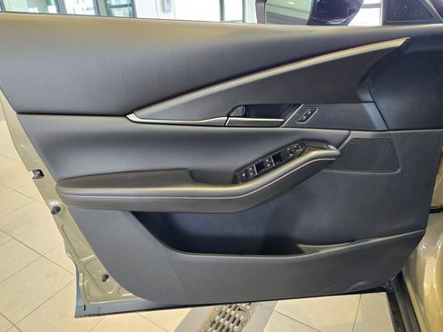 New 2025 MAZDA CX-30 Carbon image 19