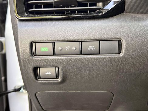 Used 2025 Nissan Sentra SV w/ All-Weather Package FWD image 17