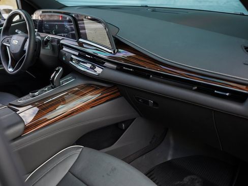 Used 2024 Cadillac Escalade Premium Luxury image 20