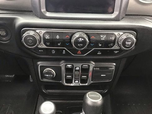 Used 2020 Jeep Gladiator Overland image 26