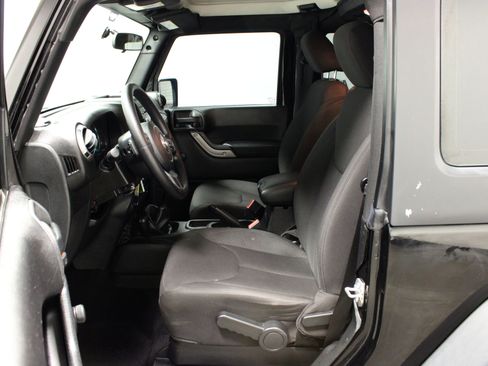 Used 2015 Jeep Wrangler Sport w/ Mopar Black Appearance Group AWD/4WD image 13