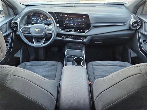Used 2025 Chevrolet Equinox LT FWD image 17