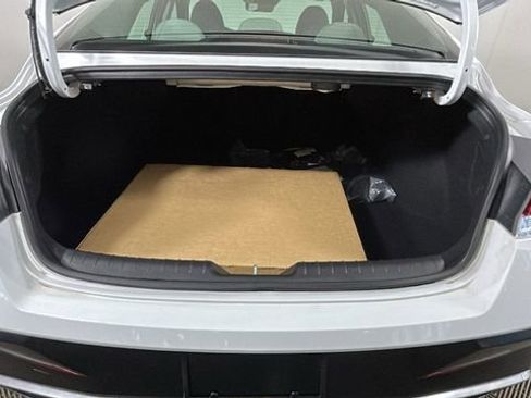 Used 2025 Hyundai Elantra Limited FWD image 28