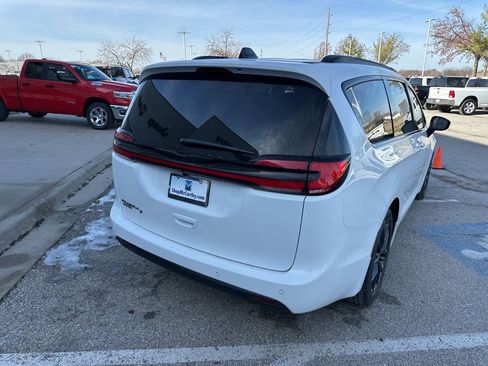 New 2026 Chrysler Pacifica Select image 30