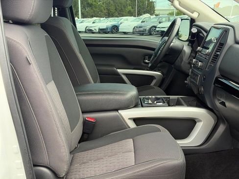 Used 2024 Nissan Titan SV AWD/4WD image 17