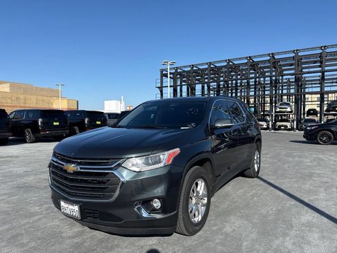 Used 2019 Chevrolet Traverse LT FWD image 1