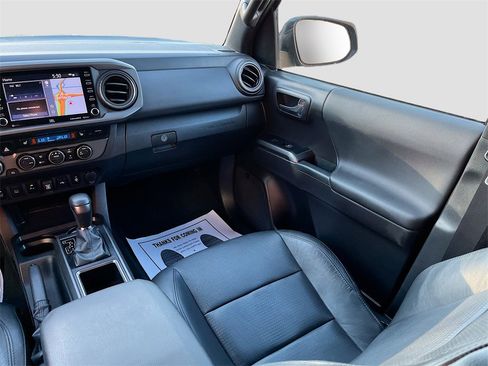 Used 2022 Toyota Tacoma TRD Off-Road image 24