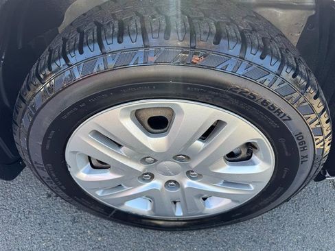 Used 2019 Dodge Journey SE image 38