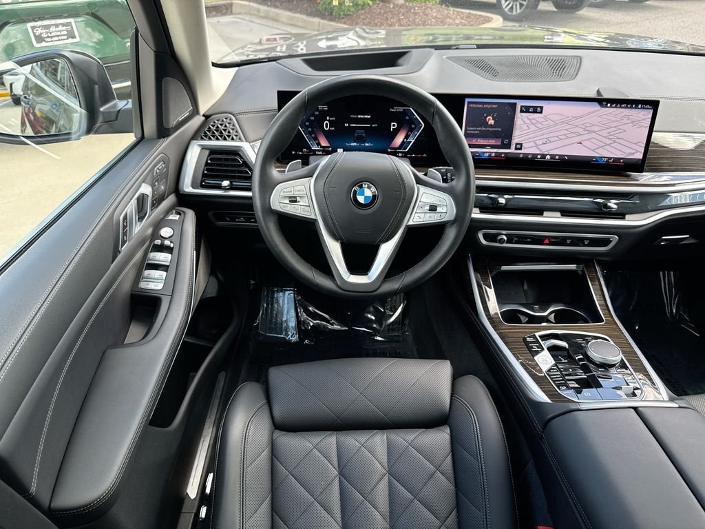 Used 2024 BMW X7 xDrive40i w/ Premium Package AWD/4WD image 11