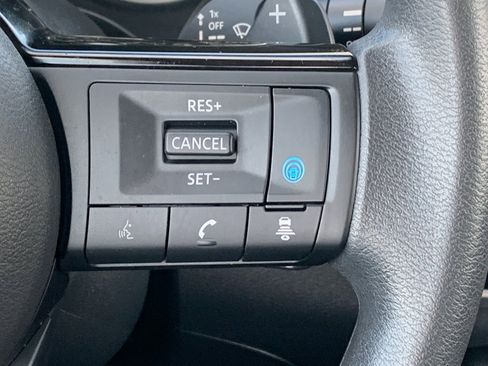 Used 2023 Nissan Rogue SV image 10