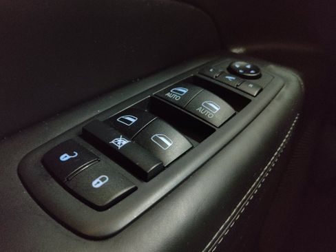Used 2021 Jeep Grand Cherokee Overland AWD/4WD image 27