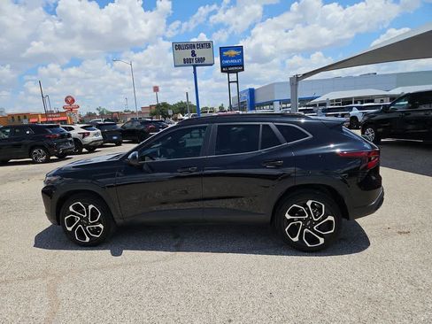 Used 2025 Chevrolet Trax RS w/ Sunroof Package FWD image 5
