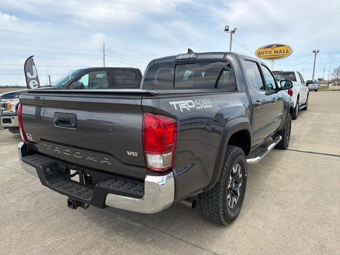 Used 2017 Toyota Tacoma TRD Off-Road w/ Tow Package (A/T) image 12