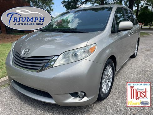 Used 2015 Toyota Sienna XLE w/ XLE Navigation Package FWD image 1