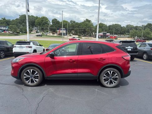 Certified 2022 Ford Escape SE w/ SE Sport Appearance Package FWD image 2